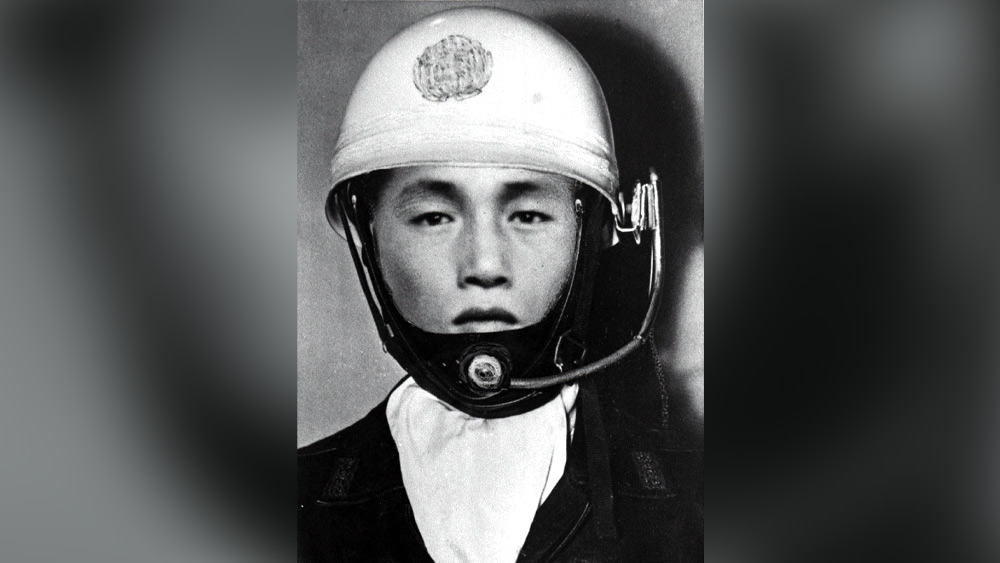 ১৯৭৫ সালে, পটাসিয়াম সায়ানাইড খেয়ে আত্মহত্যা করা যুবকের এক বন্ধুকে বিপুল পরিমাণ টাকার-সহ গ্রেফতার করা হয়। ডাকাতির ঘটনার সময় তাঁর বয়স ছিল ১৮। তাঁর কাছে এত টাকা কোথা থেকে এল তার কোনও সদুত্তর দিতে পারেননি তিনি। কিন্তু তাঁর বিরুদ্ধেও প্রমাণ জোগাড় করতে অক্ষম হয় পুলিশ।