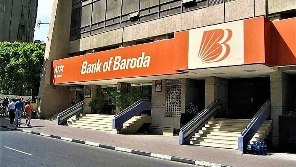 হাজার কোটির উপরে ঋণ দেওয়া ব্যাঙ্কগুলির তালিকায় আরও চারটি ব্যাঙ্ক রয়েছে। ব্যাঙ্ক অব বরোদা ঋণ দিয়েছে এক হাজার ৬১৪ কোটি। এক্সিম ব্যাঙ্ক অব ইন্ডিয়া-র ঋণের পরিমাণ এক হাজার ৩২৭ কোটি।