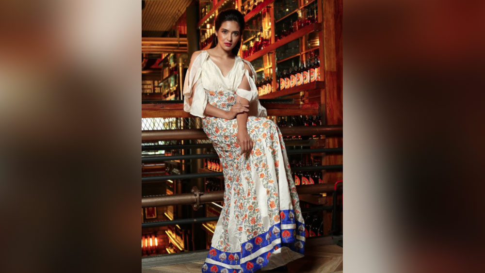 নিজের জামায় ব্যতিক্রমী কিছু চাইলে ডিজাইনার অভিষেক দত্তের শরণাপন্ন হতেই হবে