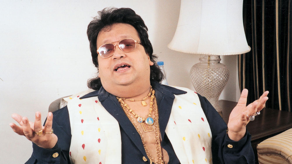 এর ফলেই রেগে যান বাপ্পি। অভিযোগ করেন গাপ্পি চরিত্রের মাধ্যমে তাঁর নেতিবাচক ছবি তৈরি করেছেন অজয়-কুমার। তাঁর ভাবমূর্তি নষ্ট করার চেষ্টা করা হয়েছিল বলেও অভিযোগ করেন বাপ্পি।