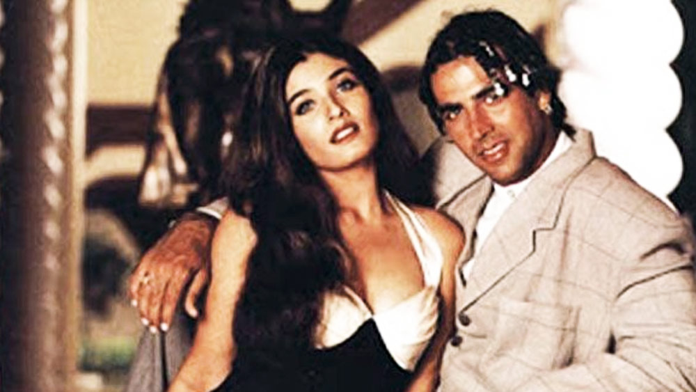 রবিনার সঙ্গে বিয়ের আগেই অক্ষয়ের সঙ্গে নাম জড়ায় শিল্পা শেট্টি, রেখা-সহ একাধিক নায়িকার। রবিনা টন্ডন তা একেবারেই মেনে নিতে পারেননি। বর্তমানে অক্ষয় কুমার টুইঙ্কল খন্নার সঙ্গে চুটিয়ে সংসার করছেন। অন্যদিকে অনিল ঠন্ডানির সঙ্গে সংসারে ব্যস্ত রবিনাও।  