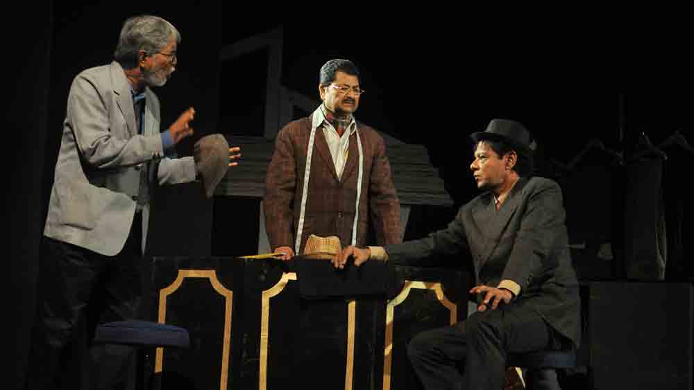 নাটকে সুরজিৎকে যে চরিত্রটি দিয়েছিলেন পৃথু তার নাম ছিল ‘মিস্টার জ্যাভো’।