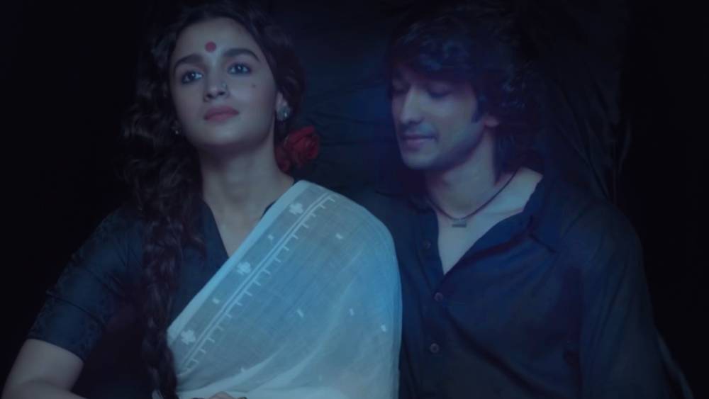 এর ঠিক তিন বছর পর টিভিতে অভিনয়ের সুযোগ আসে। তবে তাঁর প্রথম টিভি ধারাবাহিকের মূল বিষয়ও ছিল নাচ। ধারাবাহিকের নাম ‘দিল দোস্তি ডান্স’। এক ঝাঁক টিনএজারকে নিয়ে গল্প। তবে ওই ধারাবাহিকে শান্তনু অভিনীত চরিত্র স্বয়ম এবং তার গল্পের প্রেমিকা স্যারনের জুটি জনপ্রিয় হয়েছিল দর্শক মহলে। চার বছর চলেছিল ওই ধারাবাহিক। তার মধ্যে দু’বার সেরা জুটির পুরষ্কার পেয়েছিলেন স্বয়ম-স্যারন।