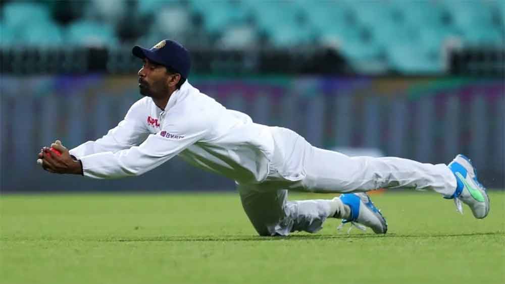 দেশের হয়ে ঋদ্ধি কি শেষ ম্যাচ খেলে ফেলেছেন? আপাতত এই প্রশ্নে তোলপাড় ক্রিকেটদুনিয়া। তবে এরই ফাঁকে আসন্ন আইপিএলে গুজরাত টাইটান্সের জার্সিতে নিজেকে ফের প্রমাণ করার সুযোগ তাঁর সামনে।