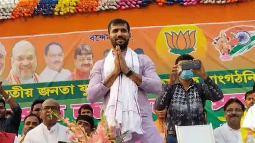 অবসরের পর লক্ষ্মীর মতোই রাজনীতিতে ঝুঁকেছেন ডিন্ডা। ময়না বিধানসভা কেন্দ্র থেকে বিজেপি-র টিকিটে জিতেছেন তিনি।