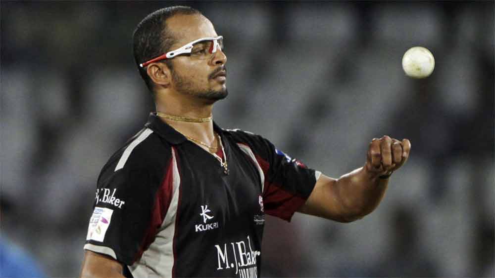 দলে থাকলেও প্রথম ম্যাচে রয়্যালদের বিরুদ্ধে ব্যাট বা বলে কেরামতি দেখানোর সুযোগ পাননি মুরলী কার্তিক। 