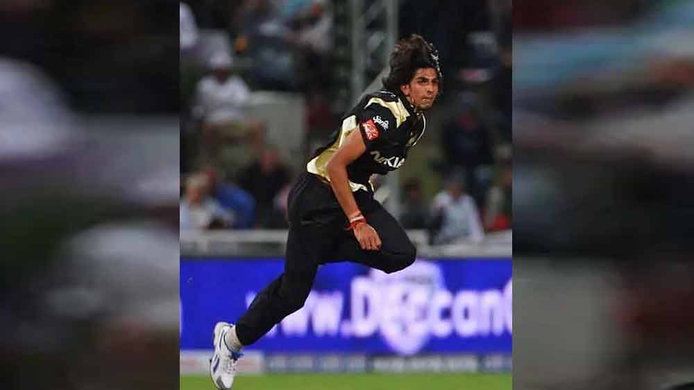 প্রথম বলেই রয়্যালদের অধিনায়ক রাহুল দ্রাবিড়কে তুলে নেন ইশান্ত শর্মা। দলের তখন দ্বিতীয় ওভার। দ্রাবিড়ের মিডল এবং অফ স্টাম্প নাড়িয়ে দিয়েছিল ইশান্তের ইয়র্কার।