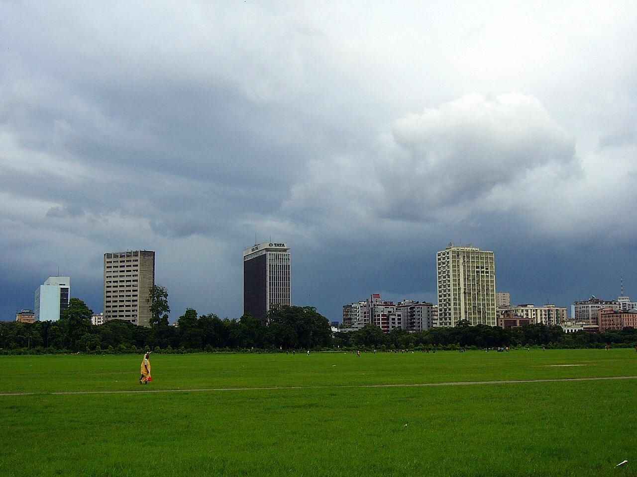 আমি সেই বাংলাকে খুঁজে পেয়েছি ময়দানের ঘাসে।