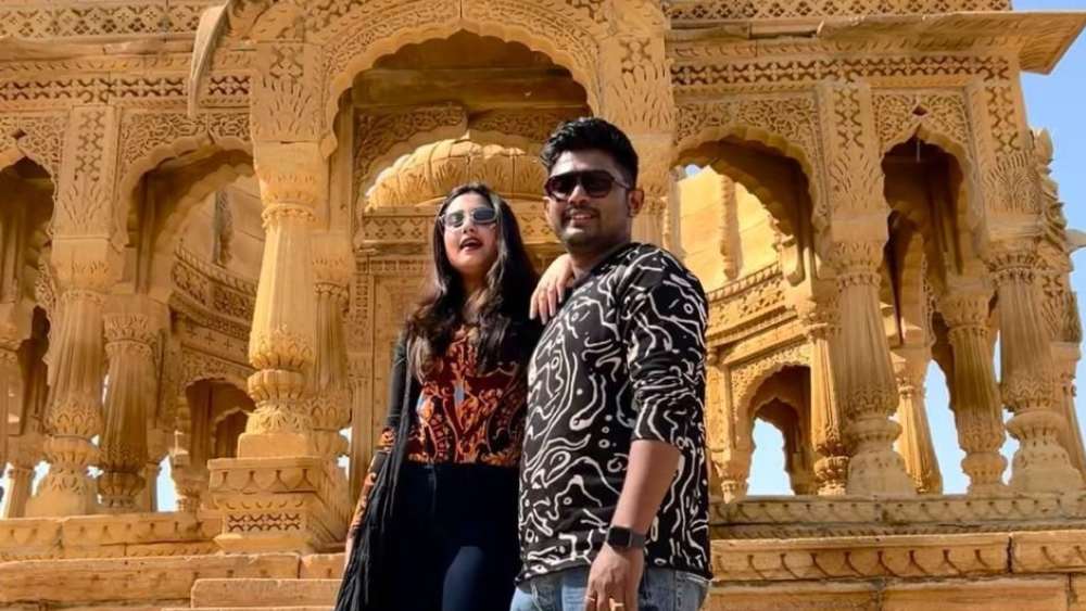 তবে চেক-লিস্টে টিক চিহ্ন দিতে পারেননি মরুভূমির পাশে। নতুন বছরে অবশেষে ইচ্ছেপূরণ স্বস্তিকা দত্তের। সঙ্গী প্রেমিক শোভন গঙ্গোপাধ্যায়। যুগলের রাজস্থান ভ্রমণের কয়েক ঝলক দেখে নেওয়া যাক। 