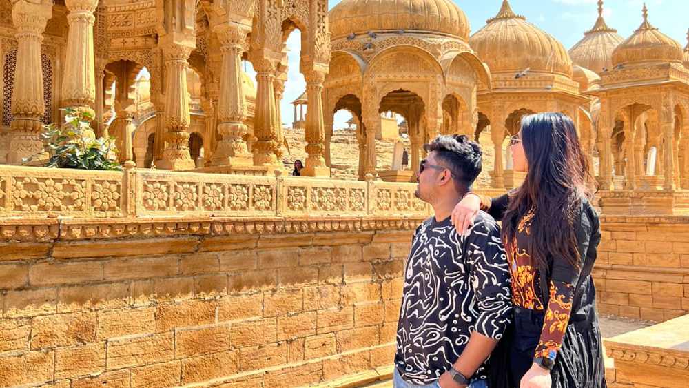 প্রেম দিবসের আগের সন্ধ্যায় রাজস্থানে উড়ে গিয়েছিলেন তারকা-যুগল। আপাতত মরুভূমির দেশে দিন কাটছে তাঁদের।