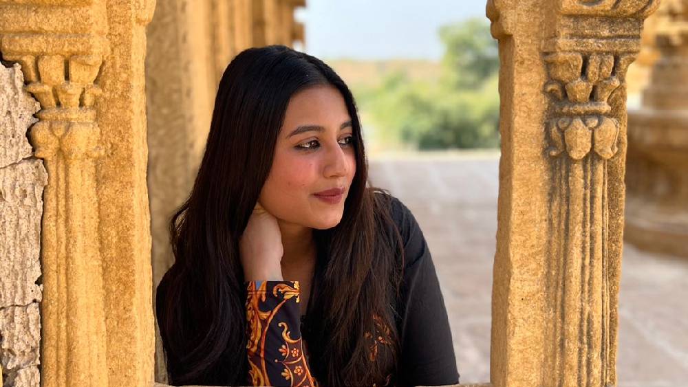 এ ভাবেই নানা সাজে, প্রেমিককে সঙ্গী করে রাজস্থান দেখলেন স্বস্তিকা। এ বার ছুটি শেষে ঘরে ফেরার পালা। তার পরেই ফের ‘লাইট-ক্যামেরা-অ্যাকশন’। আর ব্যস্ত রুটিন।