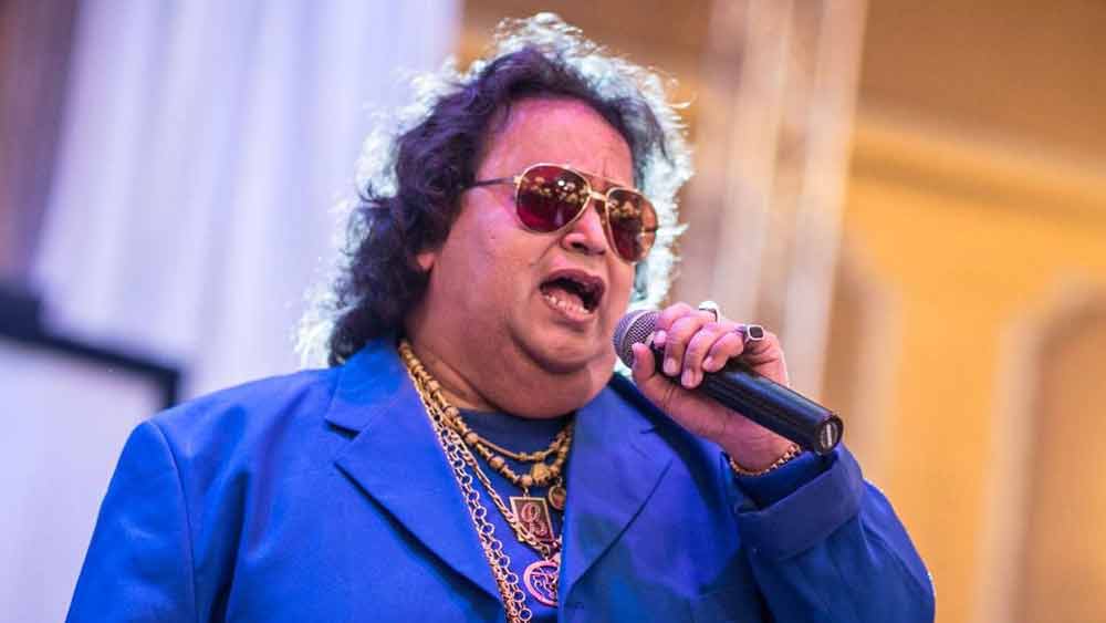 ঠিকই বলেছেন বিজয়। বস্তুত, বাপ্পি’দার ডাকেই নেপথ্য গায়ক হওয়ার জন্য বলিউডে পা রেখেছিলেন। আশির দশকে লন্ডনে পশ্চিমী ধ্রুপদী সঙ্গীত নিয়ে পড়াশোনা করছিলেন বিজয়। সেখানেই তাঁর সঙ্গে বাপ্পি লাহিড়ির আলাপ।