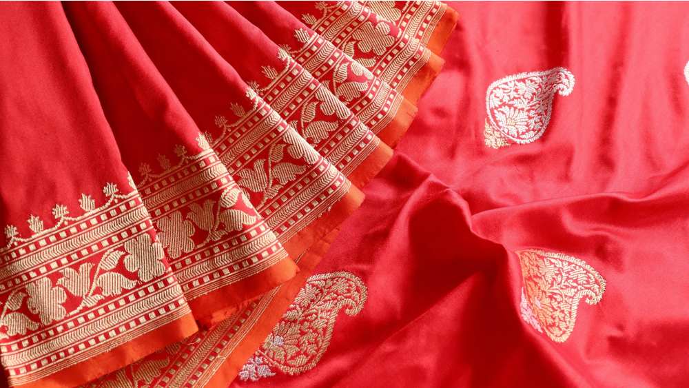  বিয়ের বেনারসী, সিল্ক, তাঁত, জামদানী কেনার সবচেয়ে সেরা দোকানগুলি রয়েছে কলকাতাতেই। 