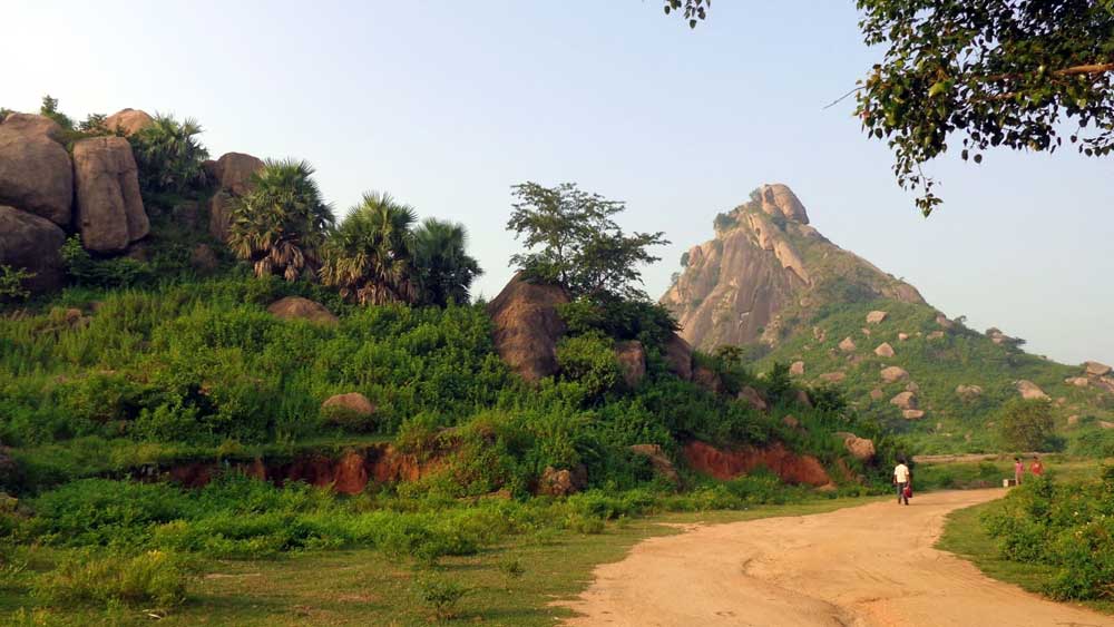 পুরুলিয়ার অন্যতম আকৰ্ষণ জয়চণ্ডী পাহাড়।