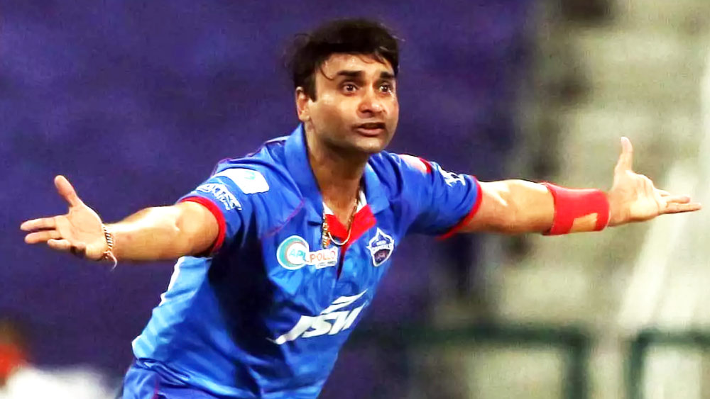 অমিত মিশ্র: প্রবীণতম এই স্পিনার আইপিএল-এ নিজেকে সসম্মানে প্রতিষ্ঠিত করেছেন। ১৫৪ ম্যাচে ১৬৬ উইকেট রয়েছে তাঁর। দিল্লি ক্যাপিটালসের হয়ে খেলেছেন দীর্ঘ দিন। সানরাইজার্স হায়দরাবাদের হয়েও দেখা গিয়েছে। তবে এ বার তিনি কোনও দল পেলেন না।