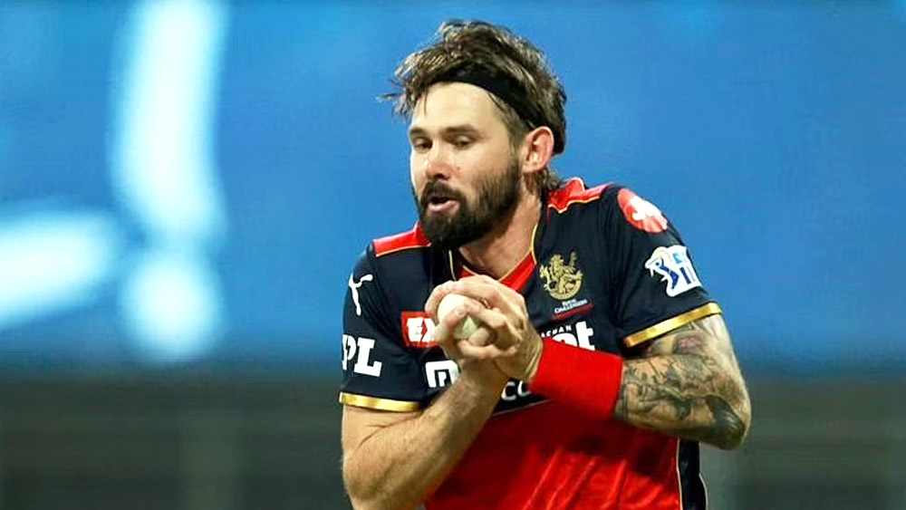 কেন রিচার্ডসন: রাজস্থান, বেঙ্গালুরুর হয়ে খেলেছেন তিনি। আইপিএল-এ ১৫ ম্যাচে ১৯ উইকেট নিয়েছেন। ইনিংসের শুরুতে বোলিং করে জুটি ভাঙতে পারদর্শী তিনি। তবে সাম্প্রতিক ছন্দের বিচারেই হয়তো তাঁকে নিতে আগ্রহী হয়নি কোনও দল।