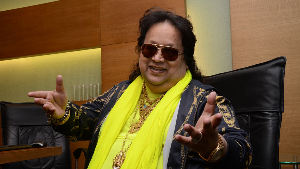 আদ্যন্ত কমেডি ছবি ‘বড়তি কা নাম দাড়ি’-তে বাপ্পির পাশাপাশি তাঁর অন্য মামা অশোক কুমারকেও দেখা গিয়েছিল। ছিলেন কিশোরের ছেলে অমিত কুমারও।