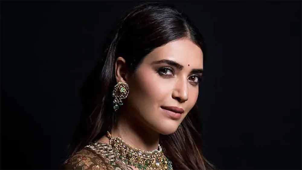 ‘বিগ বস্‌’ বা ‘খতরোঁ কি খিলাড়ি’-র মতো রিয়েলিটি শো নিয়ে টেলিভিশন মাতাতে শুরু করে দিয়েছিলেন করিশ্মা। ‘কমেডি সার্কাস’,  ‘জরা নাটকে দিখা’ বা ‘নাচ বলিয়ে’-র মতো শোয়েও দশর্কেরা তাঁকে পছন্দ করেছেন।