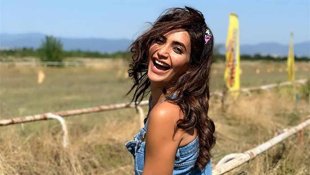 টেলিভিশনের পর্দায় ২০১৪ সাল থেকে বেশ সাফল্য জুটেছিল তাঁর। ‘বিগ বস্‌-৮’, ‘নাগিন-৩’ বা ‘আজ কি রাত হ্যায় জিন্দেগি’-র মতো রিয়েলিটি শোয়ে ফের করিশ্মার টিআরপি চড়চড় করে বাড়তে থাকে। সেই সঙ্গে বিতর্কও জু়ড়ে যায় তাঁর সঙ্গে।