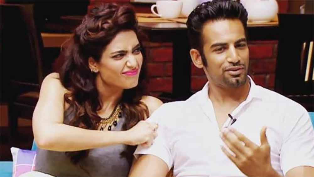 রুষভের সঙ্গে বিচ্ছেদের পর নাকি উপেনকেই আঁকড়ে ধরেন করিশ্মা। নেটমাধ্যমে যুগলের ছবি নাকি তার প্রমাণ। তবে সম্পর্ক গাঢ় হতে না হতেই বিভ্রাট। করিশ্মার বিরুদ্ধে তাঁকে ঠকানোর অভিযোগ করেন উপেন। 