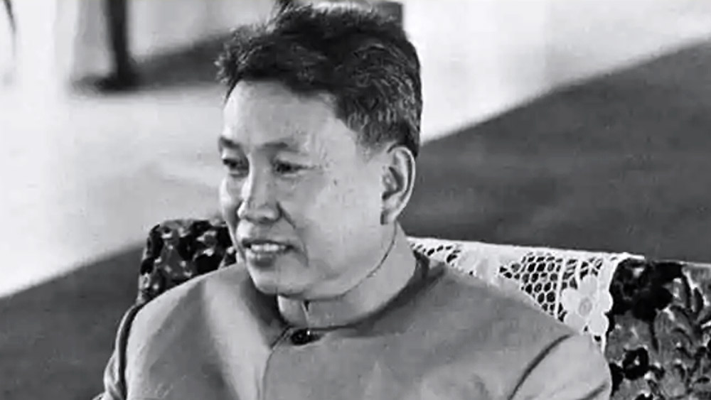 দক্ষিণ-পূর্ব এশিয়ার ছোট্ট দেশ কম্বোডিয়া। এক সময়ের হিন্দুরাষ্ট্র। নাম ছিল কম্বোজদেশা। তা থেকেই কম্পুচিয়া হয়ে নাম হয় কম্বোডিয়া। পল পটের নেতৃত্বাধীন সরকার ওই দেশের লক্ষ লক্ষ মানুষকে নির্বিচারে হত্যা করেছিল। ওই সময়েই আরও লাখ বিশেক কম্বোডিয়ানের মৃত্যু হয়েছিল না খেতে পেয়ে, হাড়ভাঙা পরিশ্রম কিংবা মাত্রাতিরিক্তি ক্লান্তিতে।