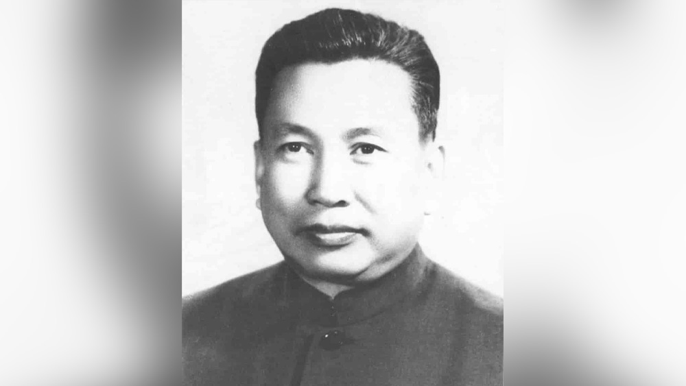 পল নাকি এমনই সমাজ চেয়েছিলেন। তা হলে সমস্যা বাধল কোথায়?