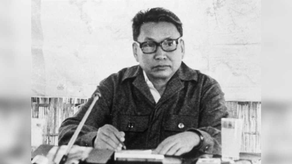 পলের নীতির প্রশংসকরা বলেন, তিনি ছিলেন এক জন আপাদমস্তক বিপ্লবী। তাঁরা বলতেন, পল যখন জেগে থাকেন তখন প্রতি মুহূর্ত তিনি বিপ্লবের কথা ভাবেন। যখন ঘুমোন তখনও স্বপ্ন দেখেন বিপ্লবেরই। কিন্তু সাম্যবাদের পক্ষে বিপ্লব একনায়কত্বে পরিণত হল কী ভাবে?