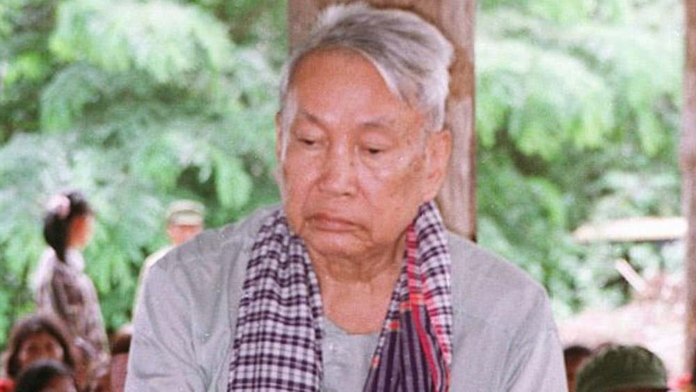 তার আসল নাম ছিল সালোথ জার। এক সম্পন্ন কৃষি পরিবারে জন্মেছিলেন পল। যদিও একটি সাক্ষাৎকারে পরে বলেছিলেন, তাঁর জন্ম হয়েছিল দরিদ্র পরিবারে।