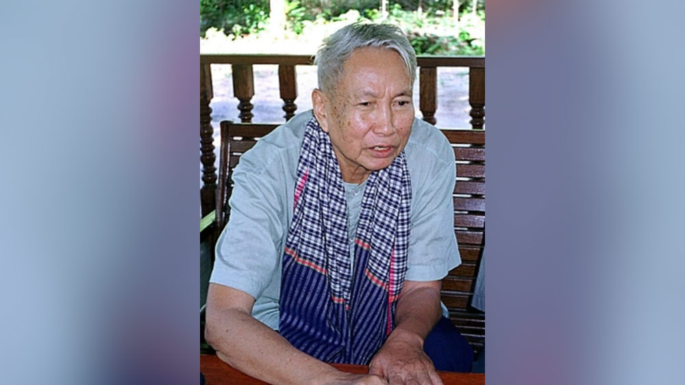 ১৯২৫ সালের ১৯ মে কম্বোডিয়ার রাজধানী শহরে জন্ম পলের। রাজপরিবারের ঘনিষ্ঠ ছিল তাঁর পরিবার।