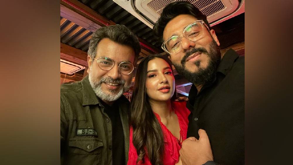 রাজ-শুভশ্রীর সঙ্গে আনন্দে মেতে উঠেছিলেন রুদ্রনীল।
