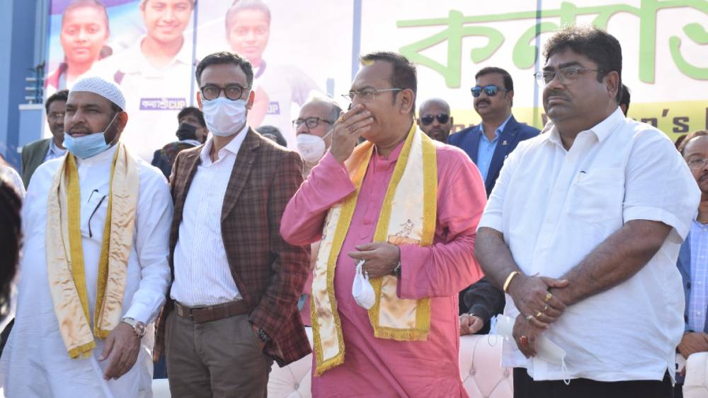 বিভিন্ন দলের কর্মকর্তারা।