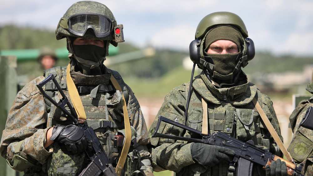 রাশিয়ার স্বীকৃতি পেলে কী হবে? রাশিয়া এই প্রথম প্রকাশ্যে বলল তারা ওই দুই এলাকাকে ইউক্রেনের অংশ বলে মনে করে না। যার অর্থ রাশিয়া এখন চাইলেই সেখানে সেনা পাঠাতে পারে। সে ক্ষেত্রে তাদের যুক্তি হবে, তারা ডনবাসের ‘বন্ধু’ হিসেবে তাদের ইউক্রেনের নিয়ন্ত্রণ থেকে মুক্ত করতে চাইছে।