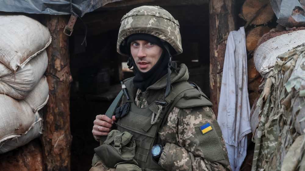 দনেৎস্কের এক প্রাক্তন রাজনৈতিক নেতা আলেকজান্ডার বোরোদাই, যিনি এখন রাশিয়ার পার্লামেন্টেরও সদস্য, সম্প্রতি বলেছিলেন, রাশিয়া যদি ডনবাসকে ইউক্রেনের সরকারের নিয়ন্ত্রণ মুক্ত পৃথক অঞ্চল হিসেবে স্বীকৃতি দেয় তবে সেখানকার বিচ্ছিন্নতাবাদী নেতারাও ডনবাসকে ইউক্রেনের সেনাদের নিয়ন্ত্রণ মুক্ত করতে রাশিয়ার পাশে দাঁড়াবে। ফলে দু’দেশের মধ্যে শুরু হবে সেনা সঙ্ঘাত।