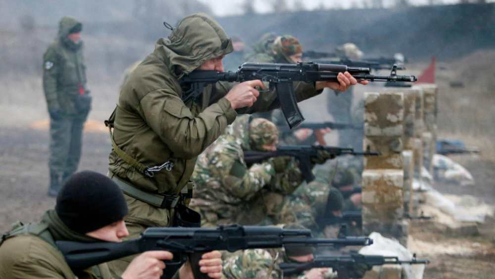 ইউক্রেনের ডনবাস আয়ত্তে এলে কী লাভ রাশিয়ার? ইউক্রেনের ওই দু’টি অঞ্চল দখলে এলে রাশিয়ার দখলে আসবে একটি বন্দরও। দনেৎস্কের ওই বন্দর রাশিয়ার নিয়ন্ত্রণে থাকলে ঘুরপথে বাণিজ্যের বড় সমস্যা ঘুচবে রাশিয়ার। সহজ হবে বাণিজ্যপথ। বাঁচবে বিপুল অর্থ।