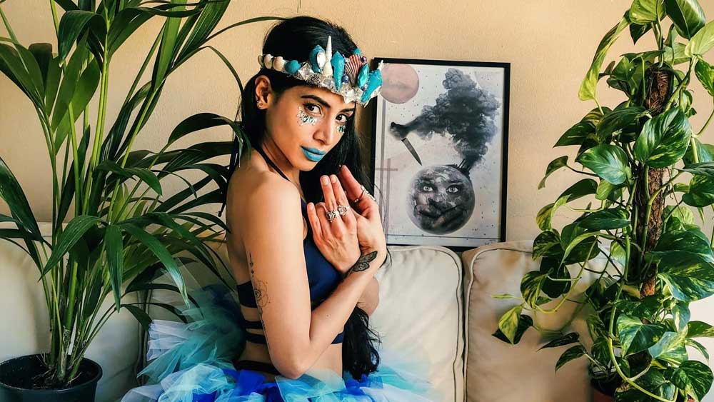 বলিউড ছেড়ে দুবাই গিয়ে ওঠেন সনিয়া। সেখানেই সংসার পেতেছেন তিনি। যোগব্যায়ামের প্রশিক্ষক হিসাবে নামও কামাচ্ছেন।