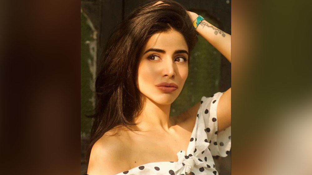 সনিয়া জানিয়েছেন, বলিউড ছাড়ায় তাঁর আক্ষেপ নেই। তিনি বলেন, ‘‘অনেক স্বপ্ন নিয়ে বেশির ভাগ শিল্পী ছবির দুনিয়ায় পা রাখেন। আমারও সেই আকাঙ্ক্ষা ছিল। সে স্বপ্নপূরণের চেষ্টাও করেছিলাম। বলিউডে যে অভিজ্ঞতা হয়েছে। তাতে আমি সন্তুষ্ট।’’ তাঁর মতে, ‘‘আমার মনে হয়, যে কাজই করুন না কেন, সবেতেই নিজের সেরাটা ঢেলে দেওয়া উচিত। অসফল হলেও চেষ্টা তো করেছি!’’