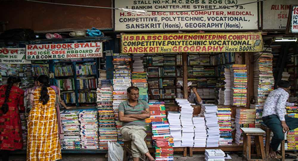 কলকাতা শহরের মানুষ মনের মতো বই পেলে আর হয়তো কিছুই চাইবেন না