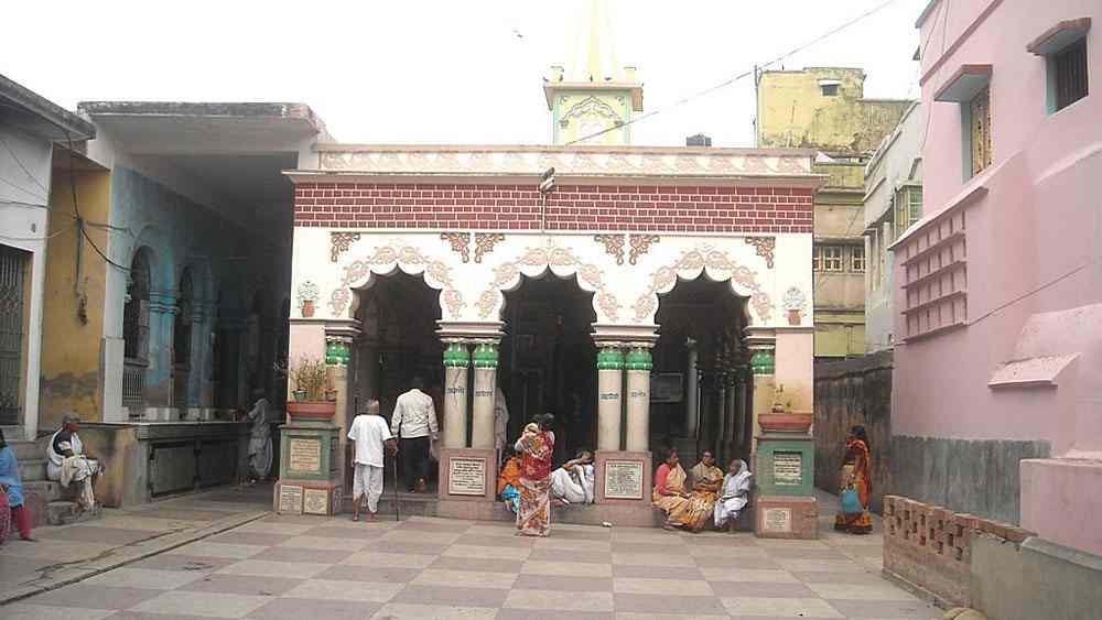 কাটোয়া শহরের সবথেকে বড় আকর্ষণ গৌরাঙ্গ মন্দির।