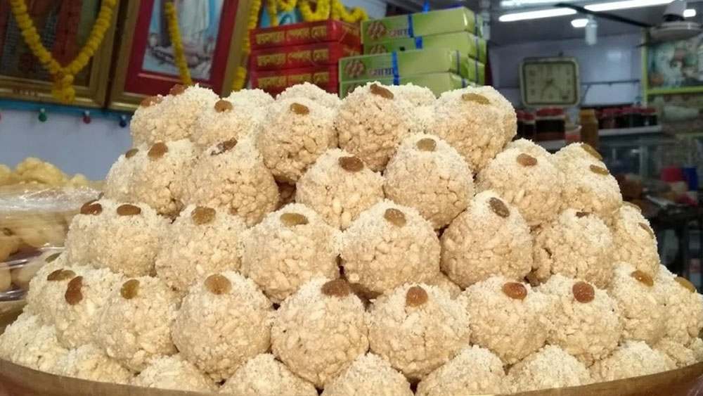 কলকাতা ও তার পার্শ্ববর্তী নানা অঞ্চলের ভাল ভাল মিষ্টি এখন আমাদের কাছে বেশ সহজলভ্য