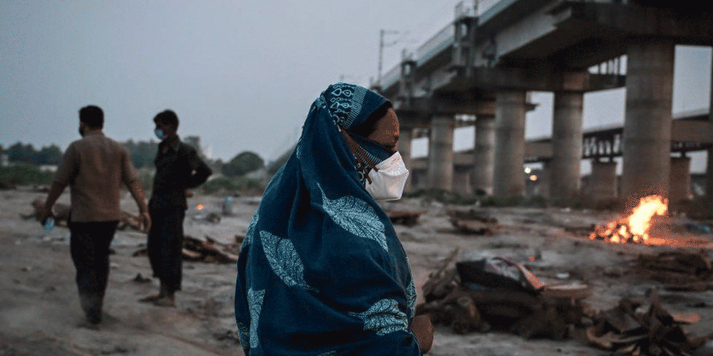 আজ গাজিপুরের এই ঘাটের কাছে কারও সে ভাবে মনেই নেই সেই দিনের কথা! নাকি তাঁরা মনে করতে চান না? মাত্রই দশ মাস আগের ঘটনা। এই দৃশ্য গাজিপুরে ১৯ মে, ২০২১ তোলা। 