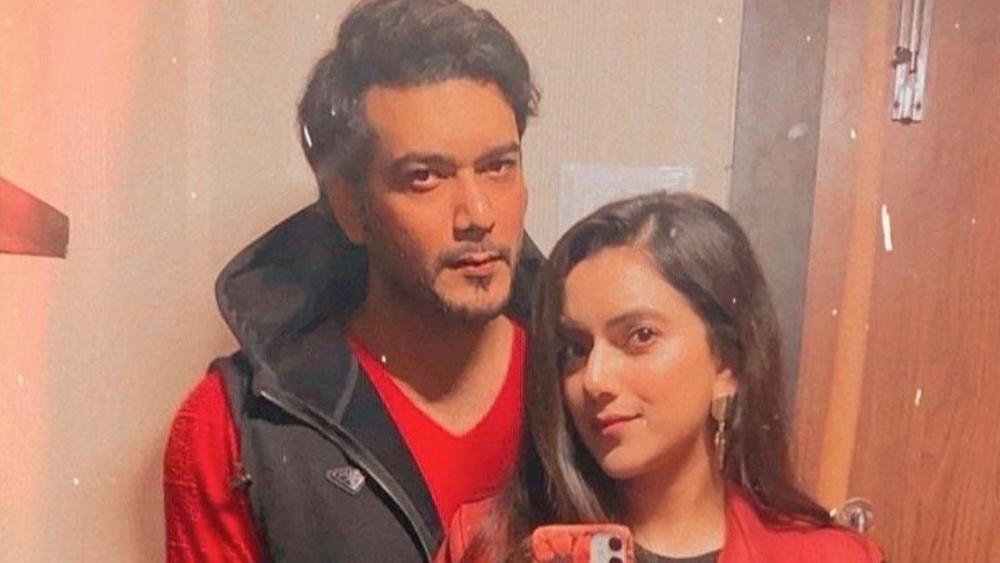 নতুন প্রেমিকা সুরভীর সঙ্গে অভিষেক