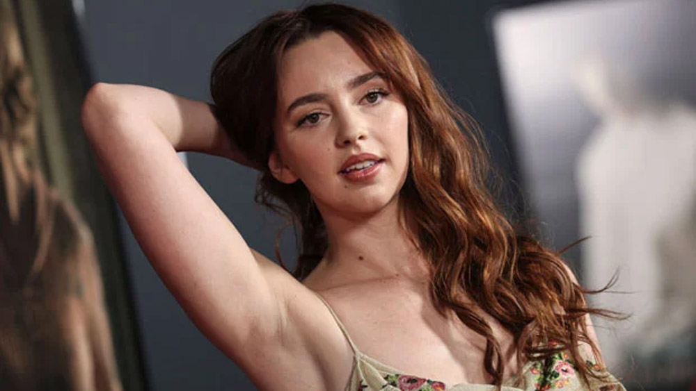 তারপর নাতাশা চলে আসেন নিউ ইয়র্কে। সেখানকার ‘অ্যাটলান্টিক অ্যাক্টিং স্কুল’-এ পড়াশোনা করেন। পড়াশোনা শেষ করে চলে আসেন লস অ্যাঞ্জেলসে। সেখানেই আপাতত তাঁর বসবাস। 