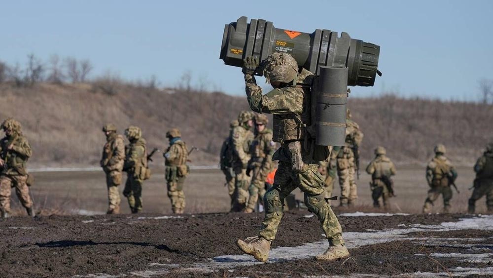 পরমাণু চুক্তি নিয়ে আমেরিকা এবং ইরানের সমস্যার বিষয়টি সারা বিশ্বের কাছে স্পষ্ট। আমেরিকা-ইরান জটিলতার সন্ধিক্ষণ থেকেই তেহরানকে সমর্থন জুগিয়েছে রাশিয়া। তাই এই পরিস্থিতিতে ইরানও রাশিয়াকে সমর্থন করবে বলেই  মনে করছেন সংশ্লিষ্ট অন্যান্য দেশগুলি।