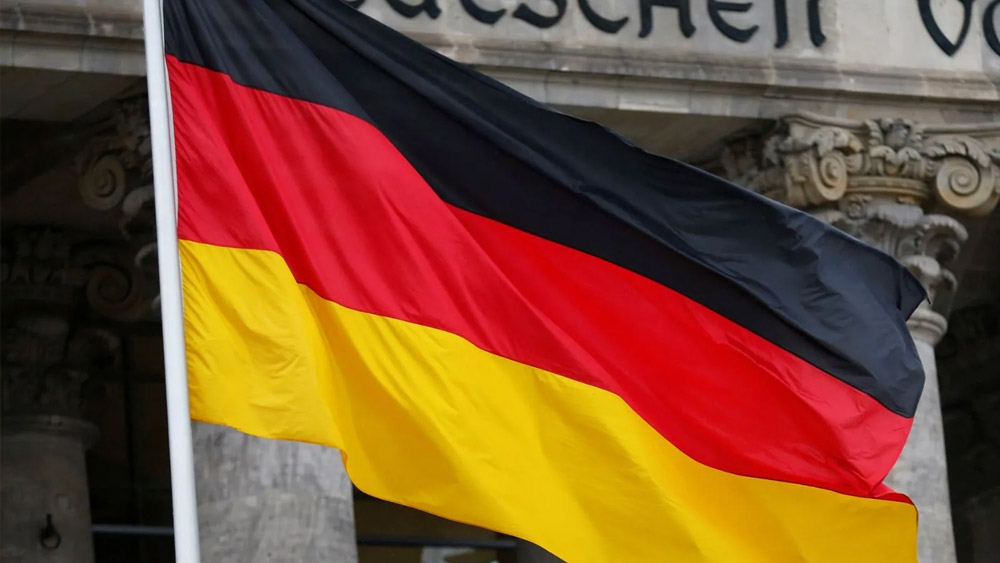 এই ভেবেই ইউরোপের নেটো দেশগুলি সরাসরি রাশিয়ার বিরুদ্ধে যেতে চাইছে না বলেই মত বিশেষজ্ঞদের। তবে নিজেগের ‘দু-মুখো’ তকমা ঘোচাতে সম্প্রতি জার্মানি এবং ফ্রান্সের প্রধানরা মস্কো গিয়ে যুদ্ধ পরিস্থিতি যাতে তৈরি না হয় তা নিয়ে আলোচনায় বসেন। তাতে যে বিশেষ লাভ হয়নি তা অবশ্য ইতিমধ্যেই প্রমাণীত।