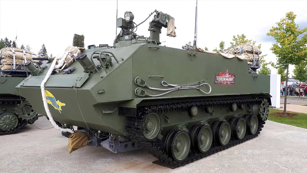 সাঁজোয়া গাড়িতে বসানো কোয়াল্টসিয়া হাউইত্জার আর একটি আধুনিক কামান। যার মাধ্যমে সহজেই ইউক্রেনের সামরিক শক্তির উপর আছড়ে পড়তে পারে রাশিয়া। ১৫৫ মিলিমিটারের এই কামান প্রতি মিনিটে ১৬টি গোলা ছুড়তে পারে। এবং কামানে স্বয়ংক্রিয়ভাবে গোলা ভরারও ব্যাবস্থা রয়েছে এই কামানে।