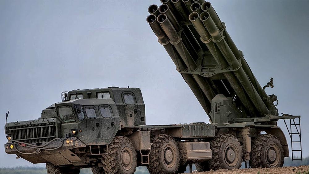 ইসকান্দর ভূমি থেকে ভূমি ক্ষেপণাস্ত্রও ইউক্রেনের জন্য অপ্রতিরোধ্য হয়ে উঠেতে পারে। স্বল্পপাল্লার এই ক্ষেপণাস্ত্রগুলি একটি ট্রাকের উপরে চাপানো থাকে। প্রতিটি ট্রাকে দু’টি করে ইসকান্দর ক্ষেপণাস্ত্র থাকতে পারে। ১৬ মিনিট ছাড়া ছাড়া এই ক্ষেপণাস্ত্রগুলি নিক্ষেপ করা যেতে পারে। 