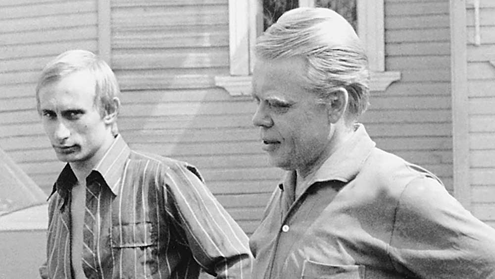 ছোটবেলা থেকে খুবই দুরন্ত ছিলেন ভ্লাদিমির। ছাত্রাবস্থা থেকে তাঁর বয়সি অন্য ছেলেদের সঙ্গে মাঝে মধ্যে মারপিটে জড়িয়ে পড়তেন তিনি। এমনকি স্কুলের সময় থেকেই তাঁর নিজের ‘গ্যাং’ ছিল, যা তিনি নি়জের বন্ধু-বান্ধবদের নিয়ে তৈরি করেছিলেন। 