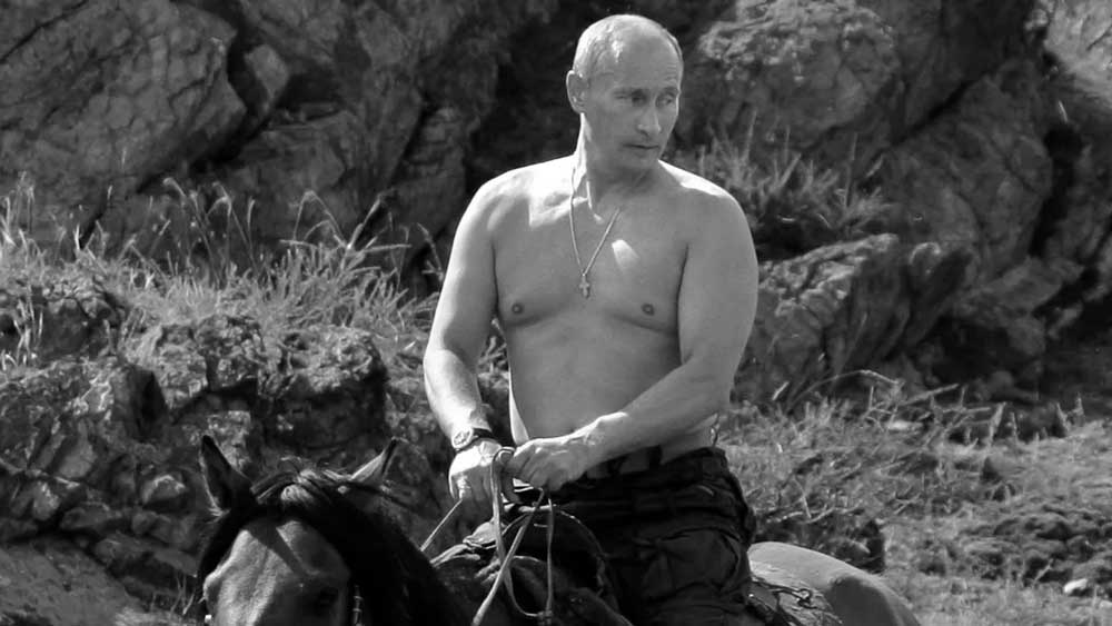 স্টিয়ারলিটজের গল্প দিয়ে তৈরি সিনেমা ‘সেভেনটিন মোমেন্টস্‌ অব স্প্রিং’ সিনেমাটি ভ্লাদিমিরকে গুপ্তচর সংস্থায় যোগ দিতে অনুপ্রাণিত করে। এ ছাড়াও দ্বিতীয় বিশ্বযুদ্ধের উপর ভিত্তি করে তৈরি করা বিভিন্ন সিনেমাও তাঁকে ব্যাপকভাবে অনুপ্রাণিত করেছিল গুপ্তচর সংস্থায় যোগ দিতে।