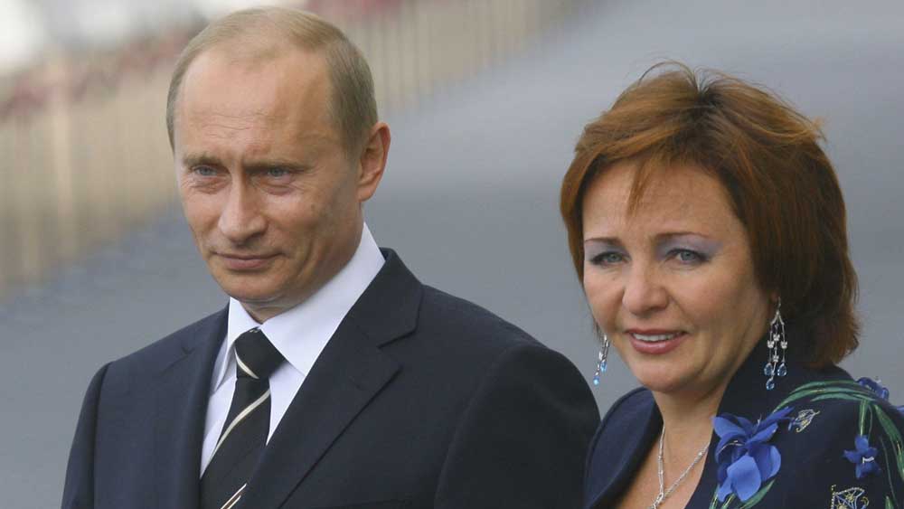 এমনটাই ঘটেছিল ভ্লাদিমিরের সঙ্গেও। কিন্তু তাঁর সেই পরীক্ষায় সফলভাবে উত্তীর্ণ হন তাঁর স্ত্রী লুদমিলা পুতিনা। 