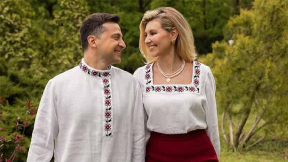 পেশাদার অভিনেতার জীবনে এক সময় প্রেমও এসেছিল। এককালে স্কুলের সহপাঠী ওলেনা জেলেনস্কাকে জীবনসঙ্গী করেন জেলেনস্কি। সেটি ছিল ২০০৩ সাল। তবে একই স্কুলে পড়াশোনা করলেও পরিচয় ছিল না তাঁদের।